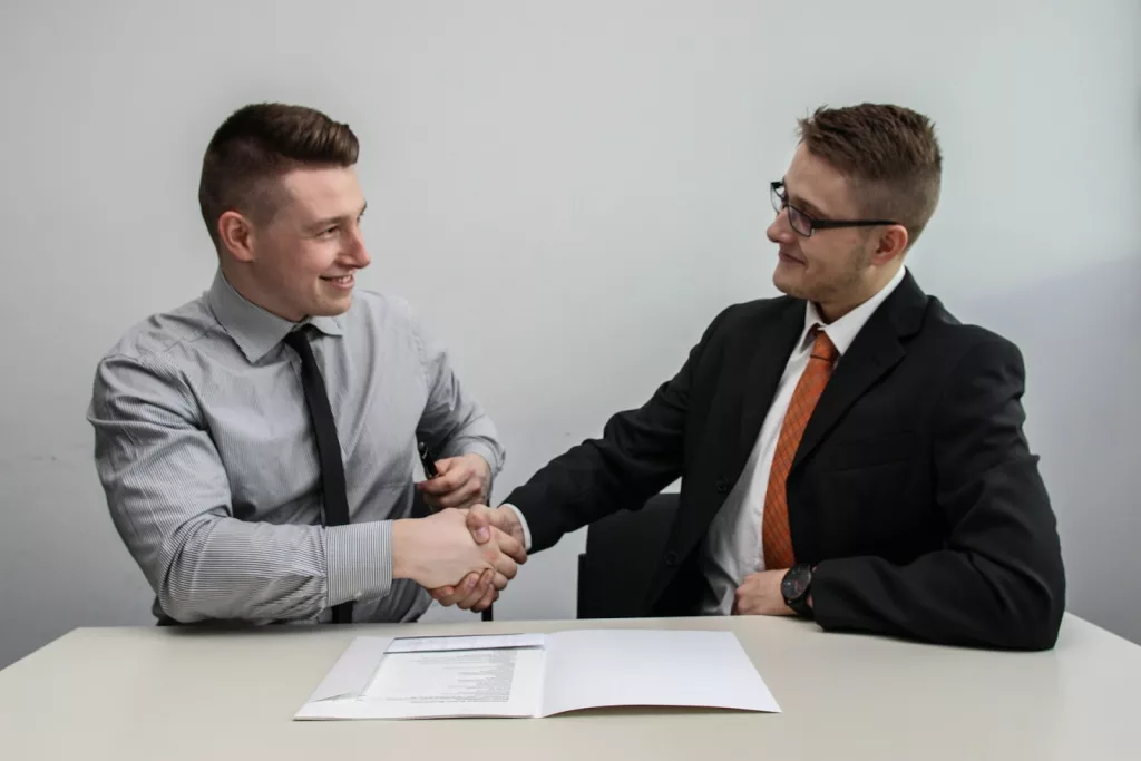 SEO 行銷
https://unsplash.com/photos/two-men-facing-each-other-while-shake-hands-and-smiling-NbtIDoFKGO8?utm_content=creditCopyText&utm_medium=referral&utm_source=unsplash