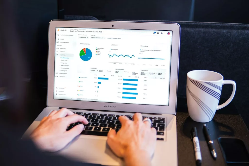 SEO 行銷
https://unsplash.com/photos/person-using-macbook-pro-on-black-table-eveI7MOcSmw?utm_content=creditCopyText&utm_medium=referral&utm_source=unsplash