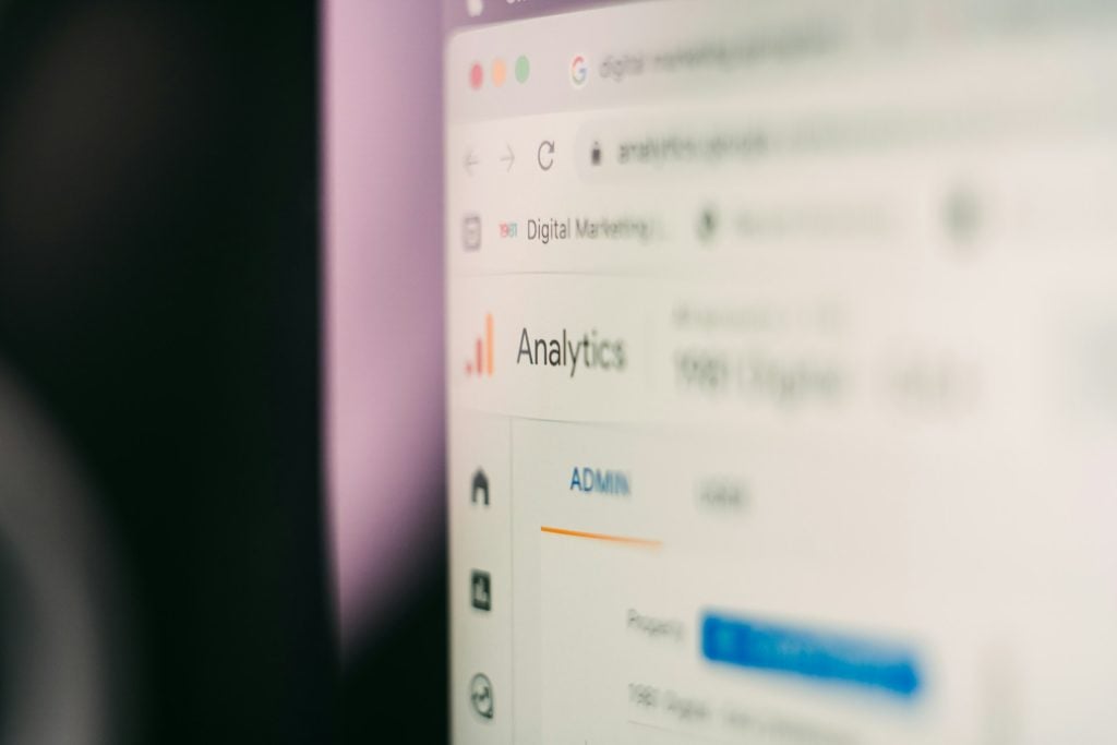 數位行銷最大的優勢就在於能夠追蹤與分析成效 / Photo by 1981 Digital on Unsplash